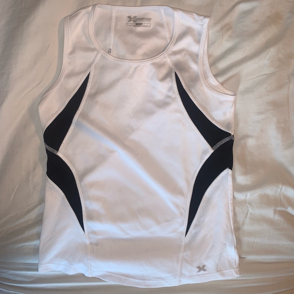 Xersion athletic top. Size Sm. White/black